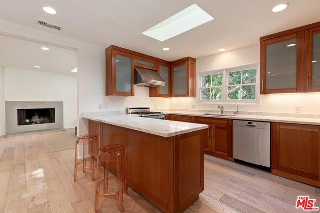 Building Photo - 7586 Woodrow Wilson Dr
