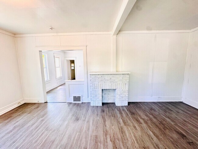 Building Photo - 924 Ansel Rd