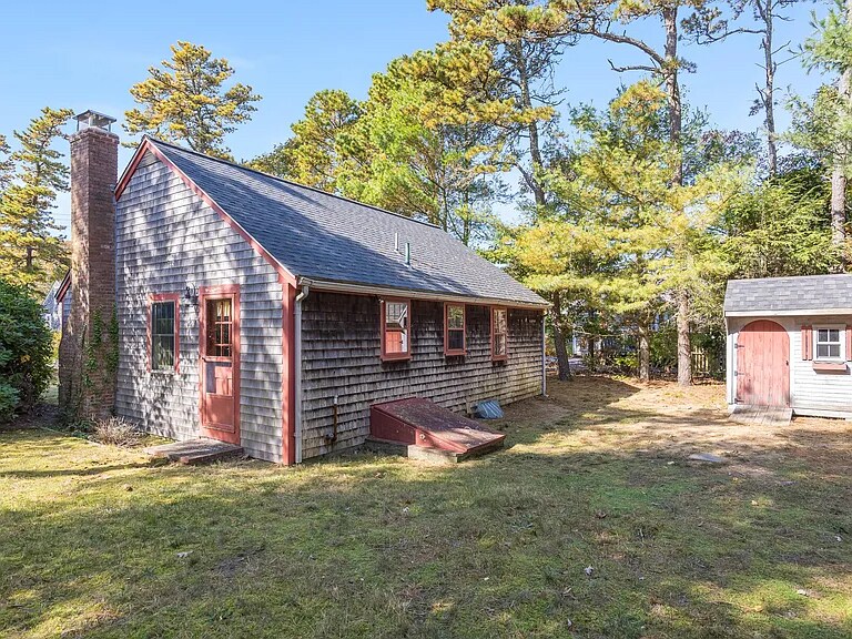 Primary Photo - 49 Lakeview Dr