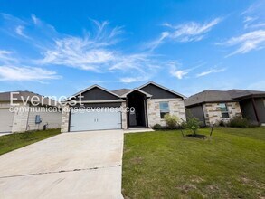 Building Photo - 2231 Hornbeam St