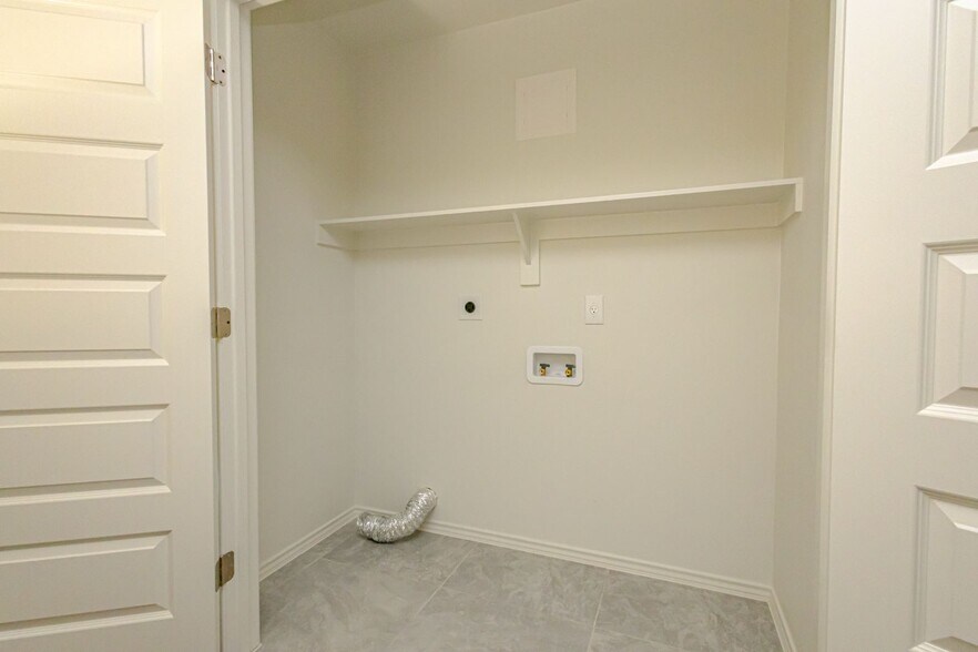 Building Photo - 5902 US-59