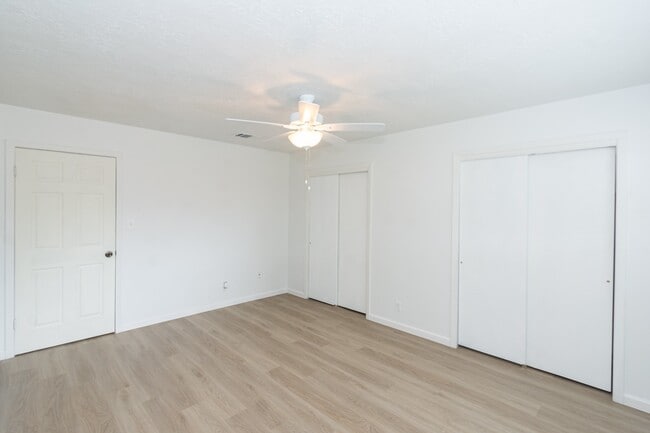 Building Photo - 5704 Leggett Ln