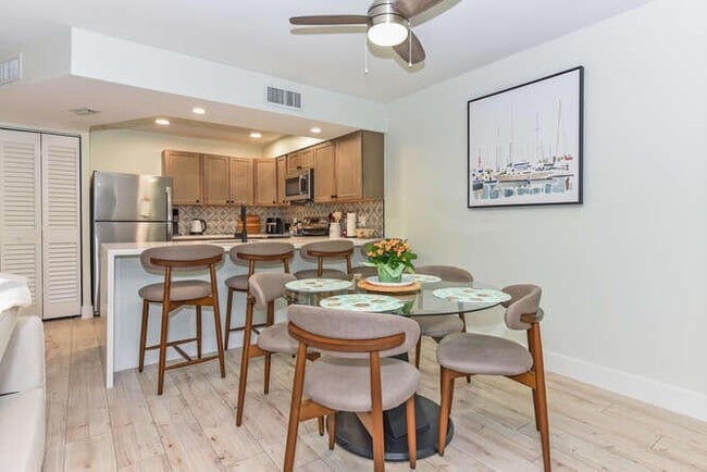 Building Photo - 1605 S US Hwy 1