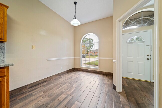 Building Photo - 7530 Alderly Dr