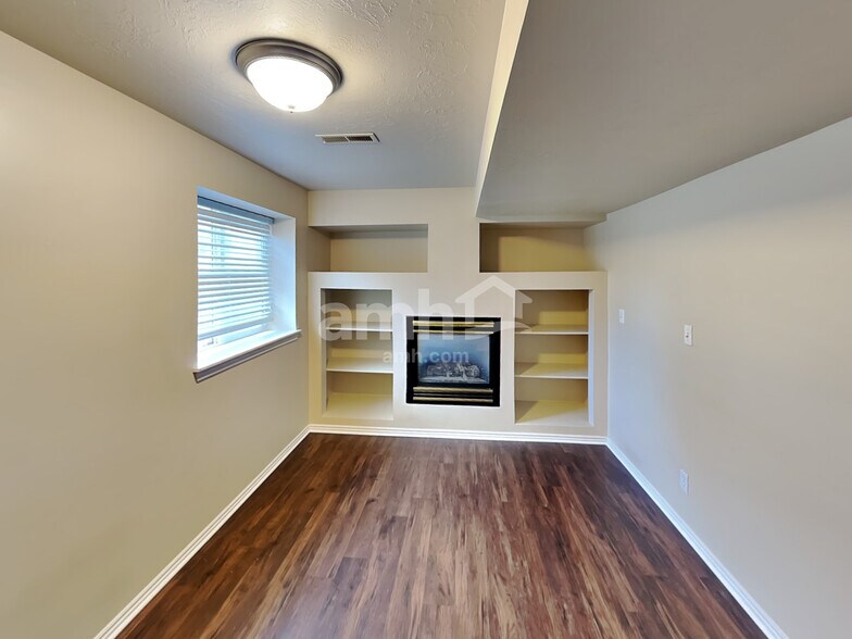 Building Photo - 10207 N Forest Creek Dr