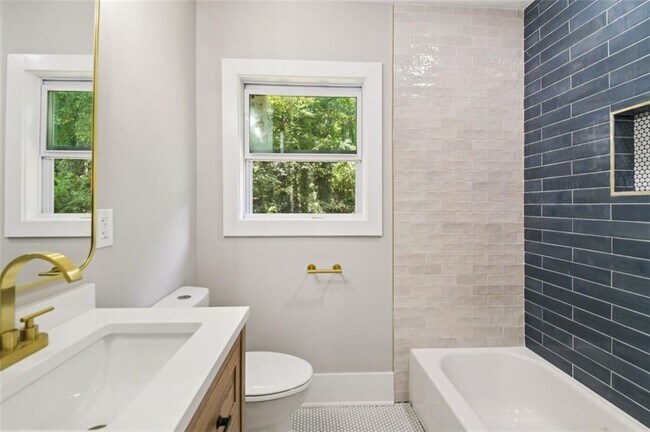 Building Photo - 2909 Diana Dr SW