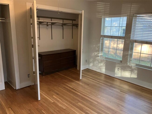 Building Photo - 1921 W 39th St