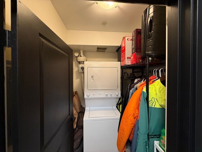Building Photo - Modern 1BR Condo with Luxury Amenities in ...