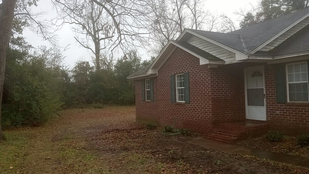 Large Yard - 1010 Goff Ave