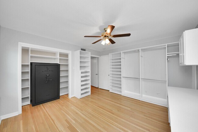 Building Photo - 6403 Waltway Dr