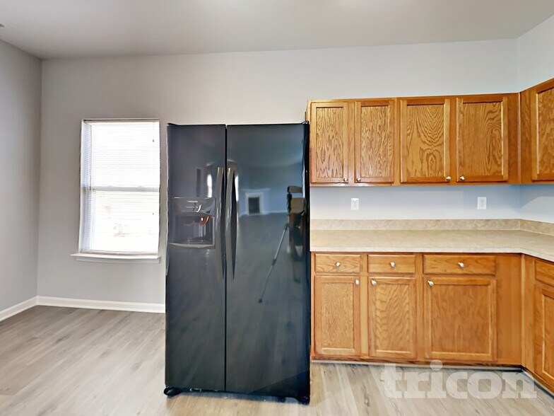 Building Photo - 8600 Old Potters Rd