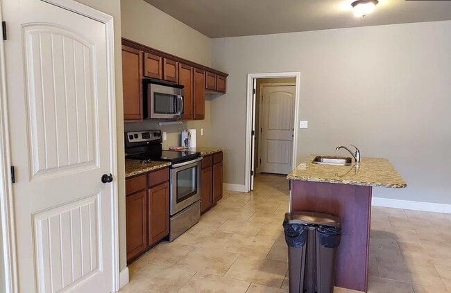 Building Photo - 704 Darlington Dr