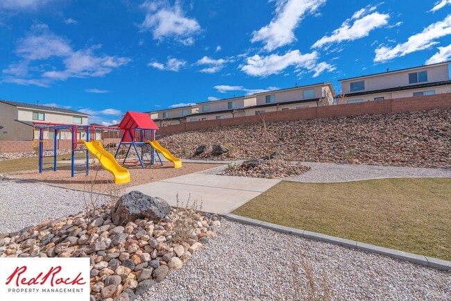 Building Photo - Innovative Design! 4 Bedroom Home in the Beautiful Desert Playa Community