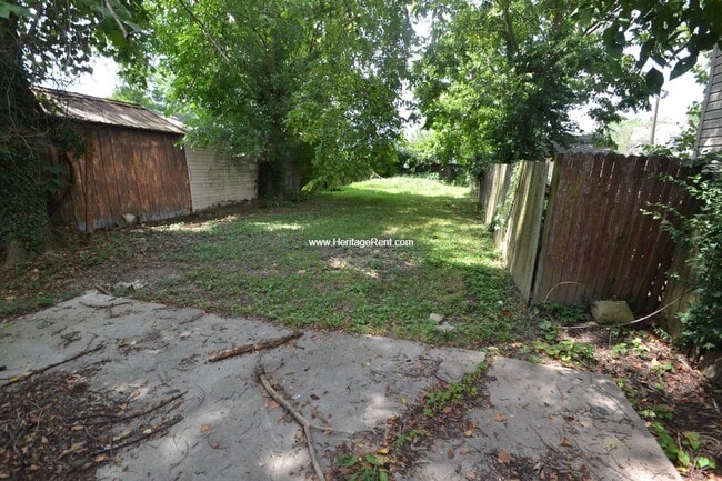 Building Photo - Latonia Home with off Street Parking and L...