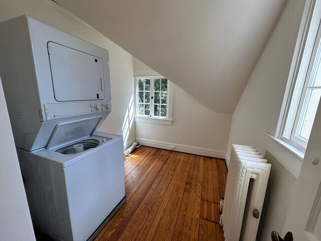 Building Photo - North AVL -  Renovated Arts & Crafts Cottage