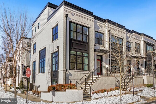 Building Photo - 11300 Emerald Park Rd