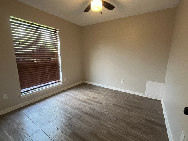 Building Photo - 8207 Lone Quail Dr