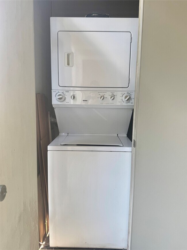 Building Photo - 8100 Cambridge St