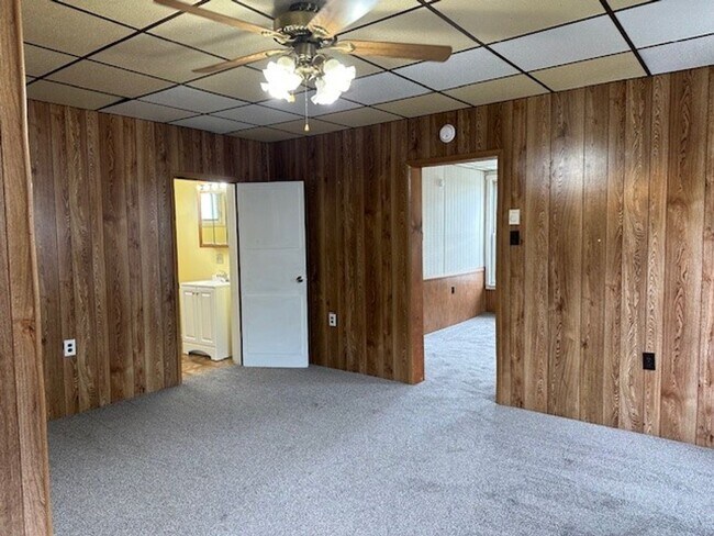 Building Photo - Williams Valley School District 2 Bedroom ...