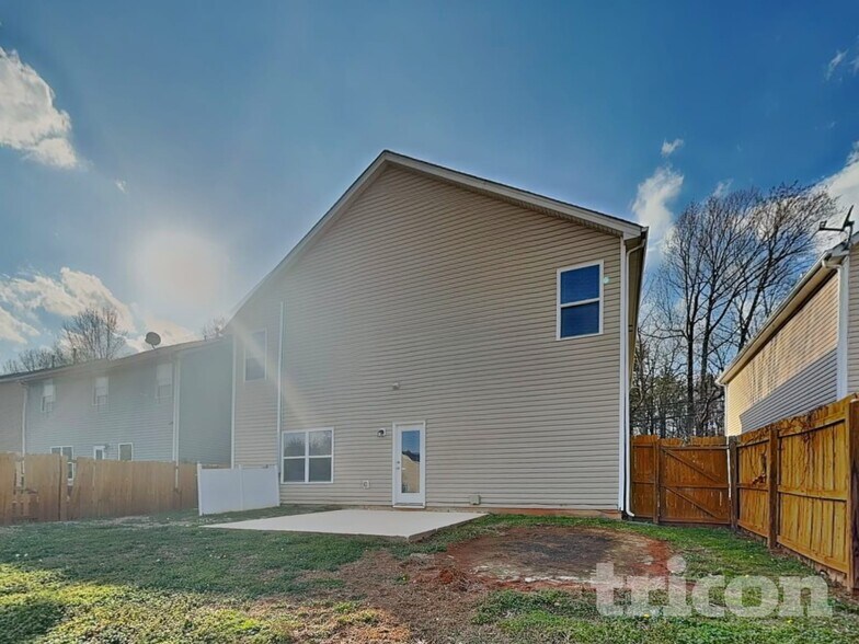 Building Photo - 8600 Old Potters Rd