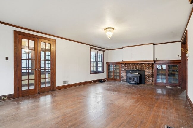 Building Photo - Private House on iuka ave Ravine – Central Campus – Newly Renovated - Flexible Pricing