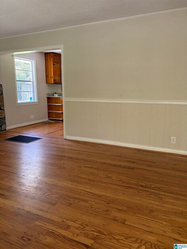 Building Photo - 1720 Home Garden Dr
