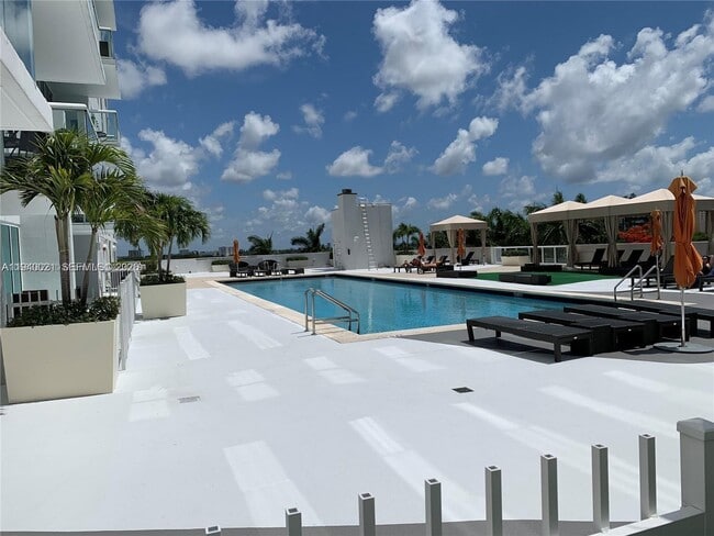 Building Photo - 1871 NW S River Dr