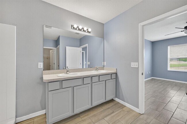 Building Photo - 4042 Wayfarer Wy