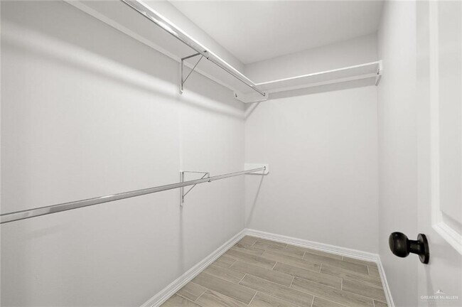 Building Photo - 15 Frio Ave