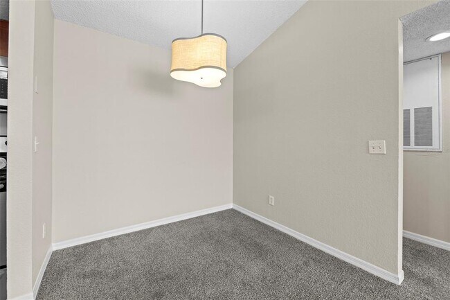 Building Photo - 5160 Conroy Rd