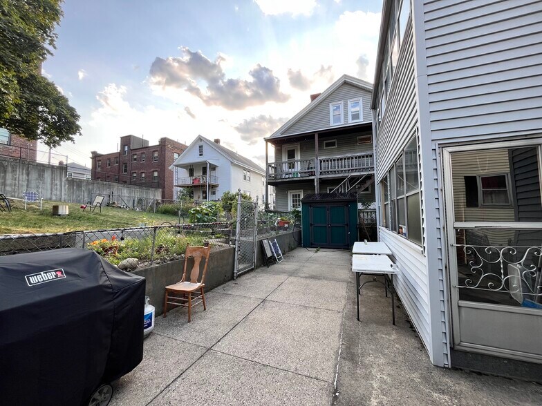 Back Patio - 75 Bow St
