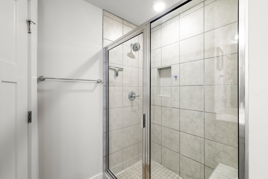 Building Photo - 127 Shallons Dr