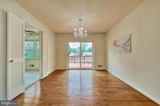 Building Photo - 9516 Bonair Dr