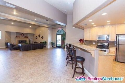 Building Photo - AVAILABLE MID DECEMBER! GROUND FLOOR CONDO...
