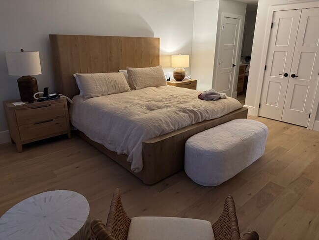 Building Photo - VACATION RENTAL - SNOW BIRDS - Monthy rent...