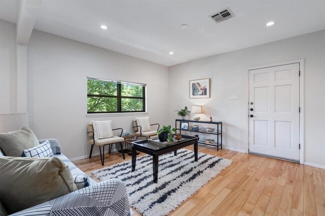 Building Photo - 2116 Glendale Pl