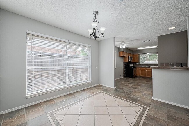 Building Photo - 2502 Knollbrook Ln