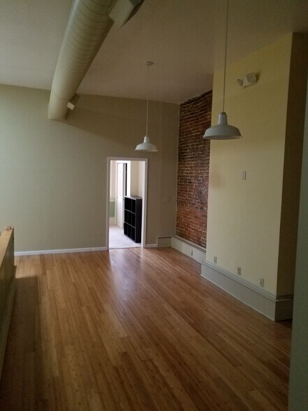 Building Photo - 1205 E Carson St
