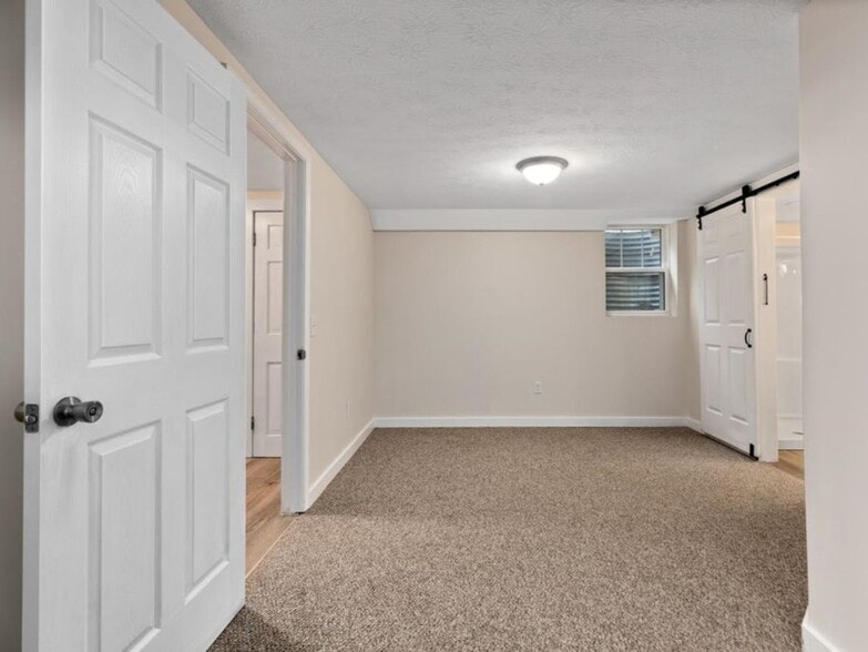 Building Photo - 226 Fraser Ln