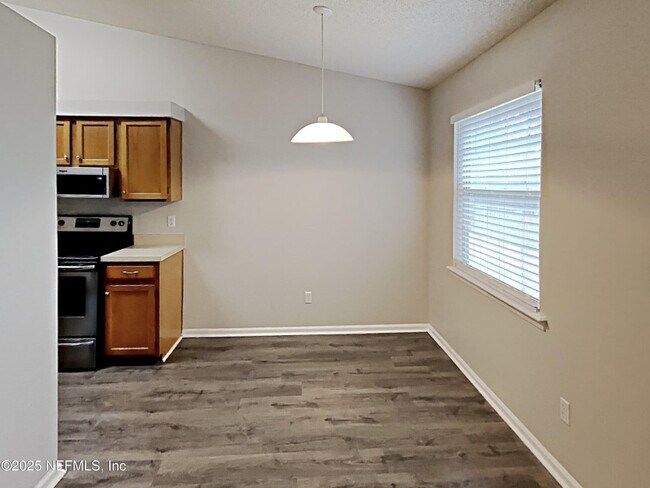 Building Photo - 4400 Apple Tree Pl