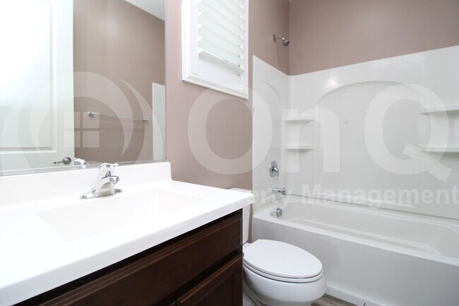 Building Photo - 3080 S Jasmine Dr