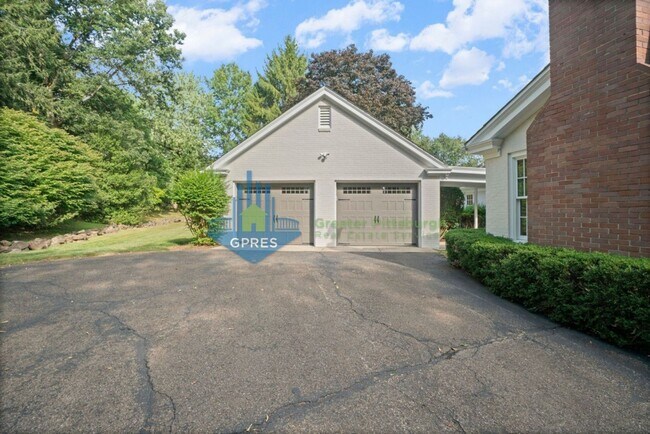 Building Photo - Elegant Fox Chapel 4-Bedroom, 3.5-Bath Home