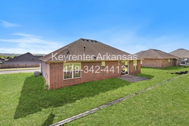 Building Photo - This home is the perfect choice for you in Elkins!