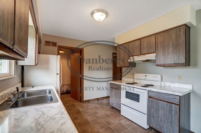 Building Photo - 3602 Willow Run Dr