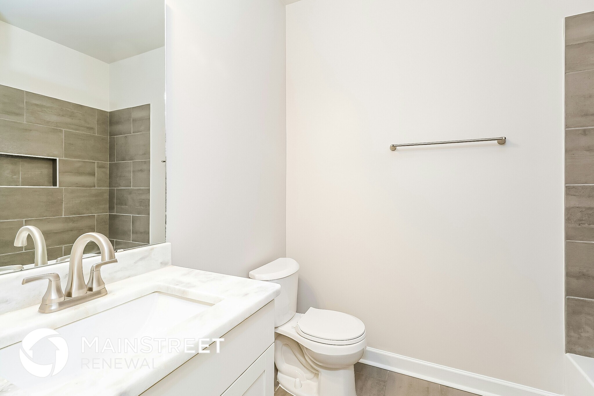 Building Photo - 106 S Elm St