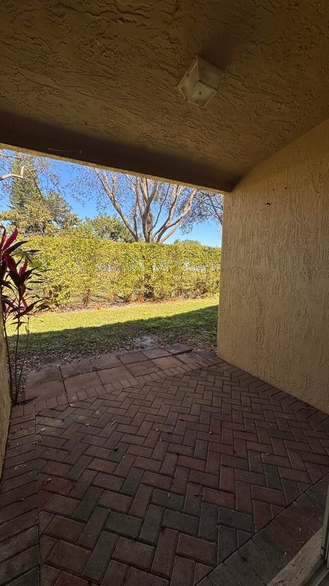 Building Photo - 6422 Park Lake Cir