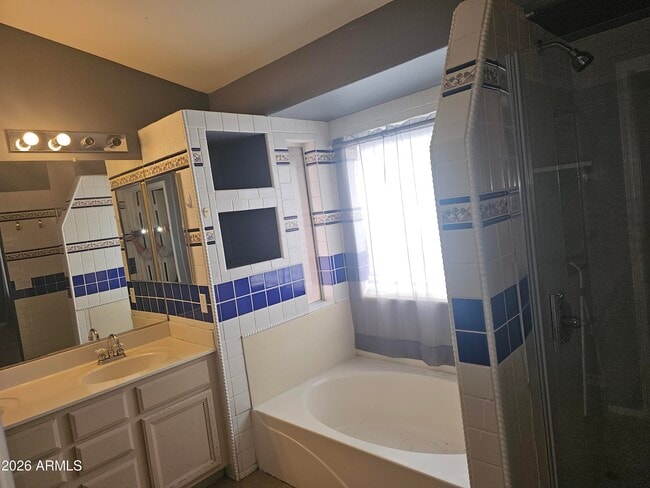 Building Photo - 5045 W Topeka Dr