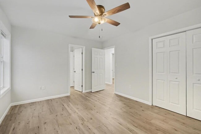 Building Photo - 239 W Broad St