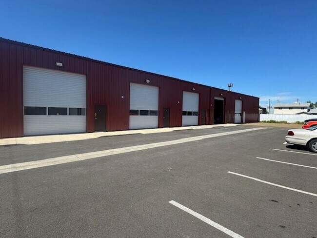 Building Photo - 967 Lawnsdale Rd