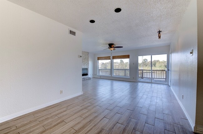 Building Photo - 2137 Casa Rio Cir